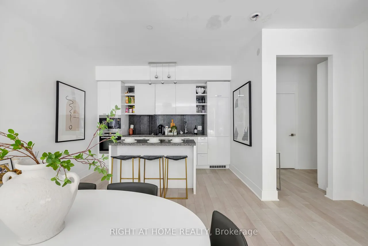 32 Davenport Road — photo 3