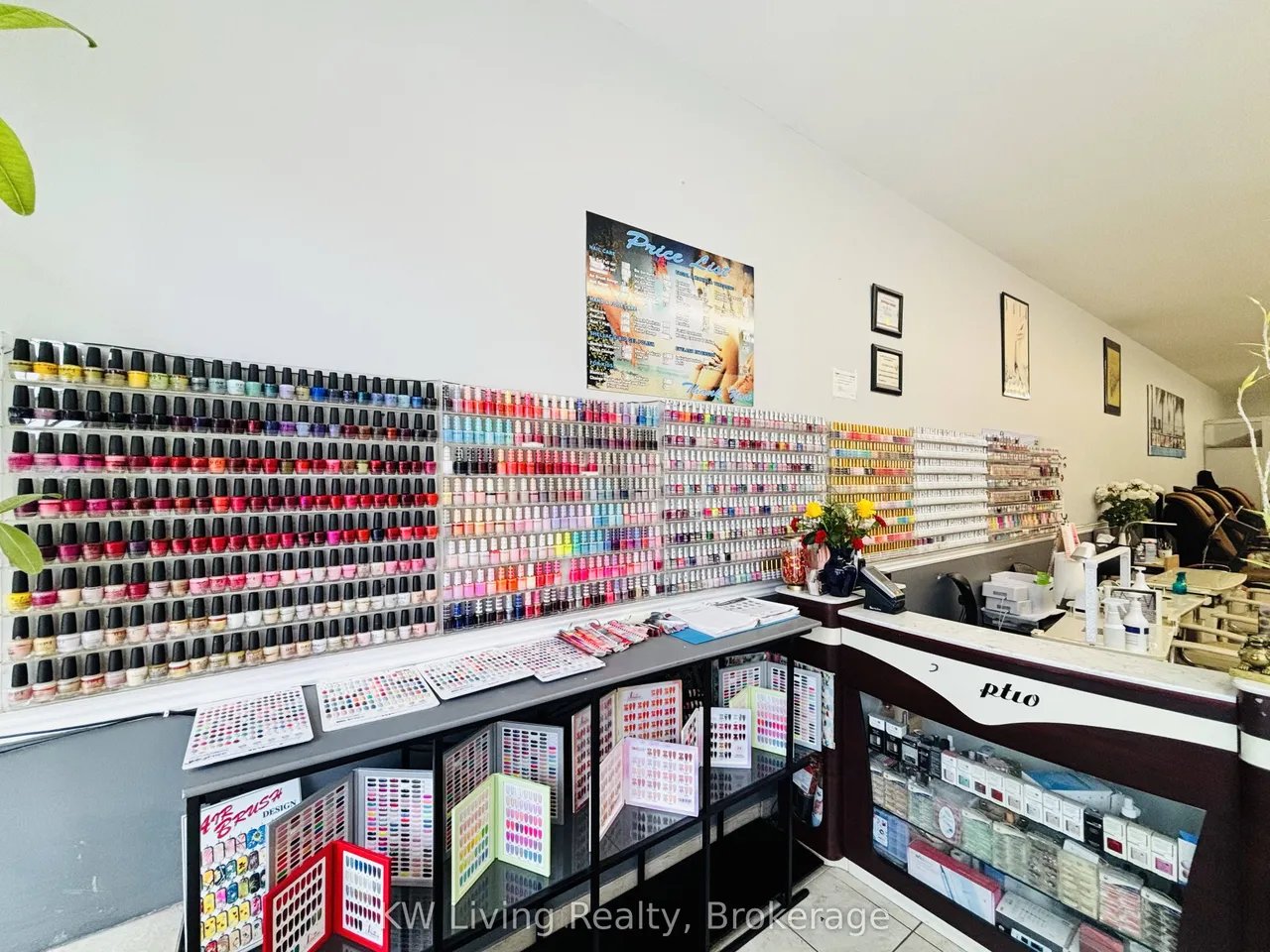 694 St Clair Avenue W — photo 3