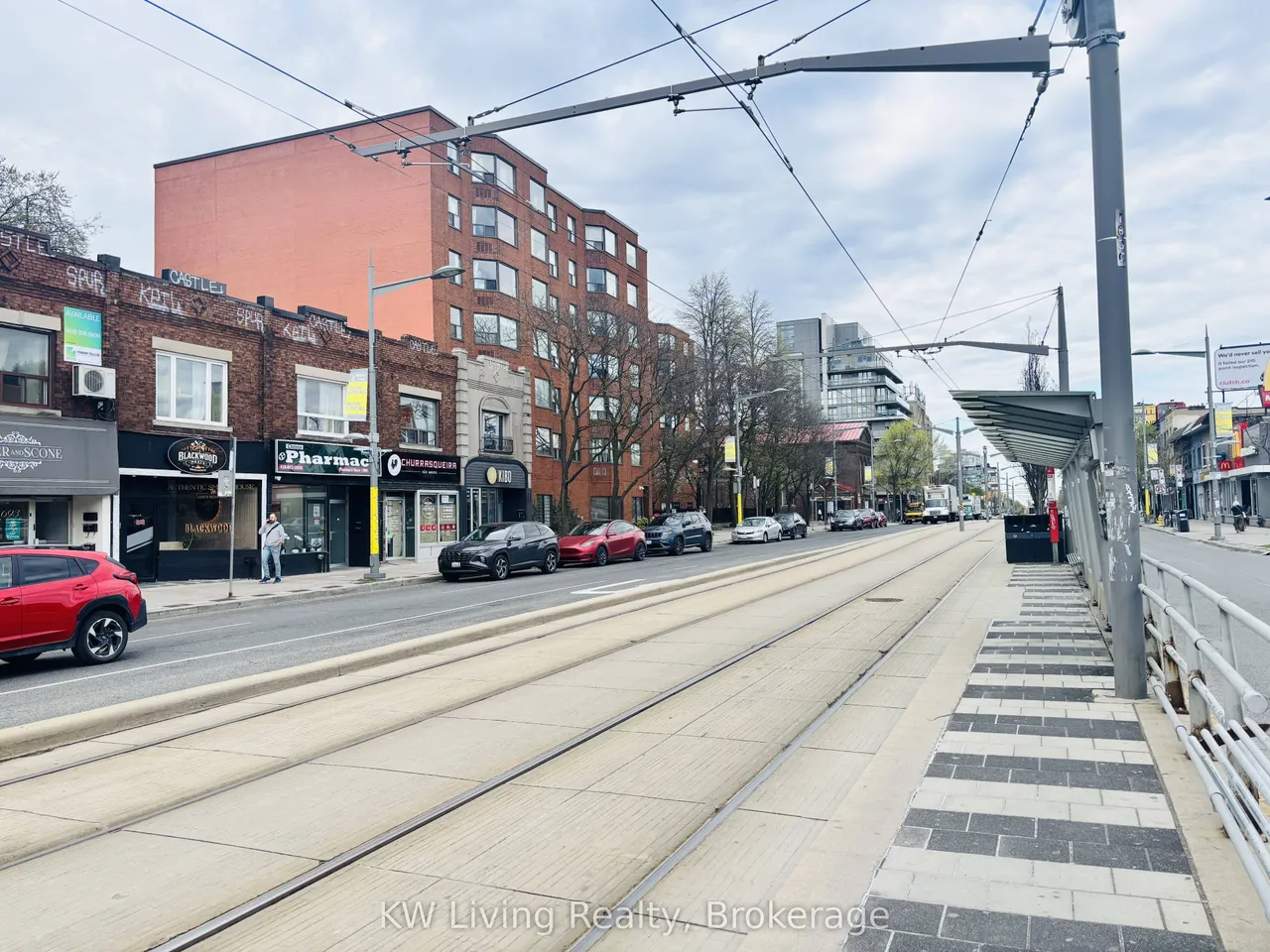 694 St Clair Avenue W — photo 5