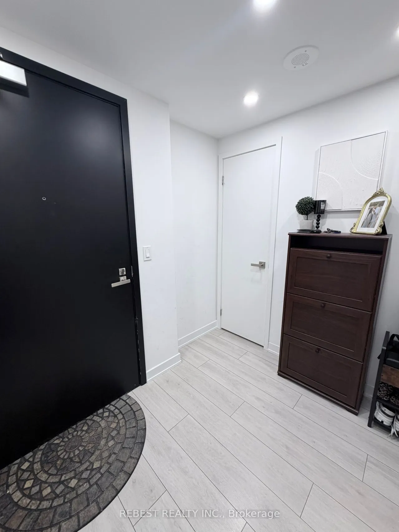 31 Tippett Road — photo 3