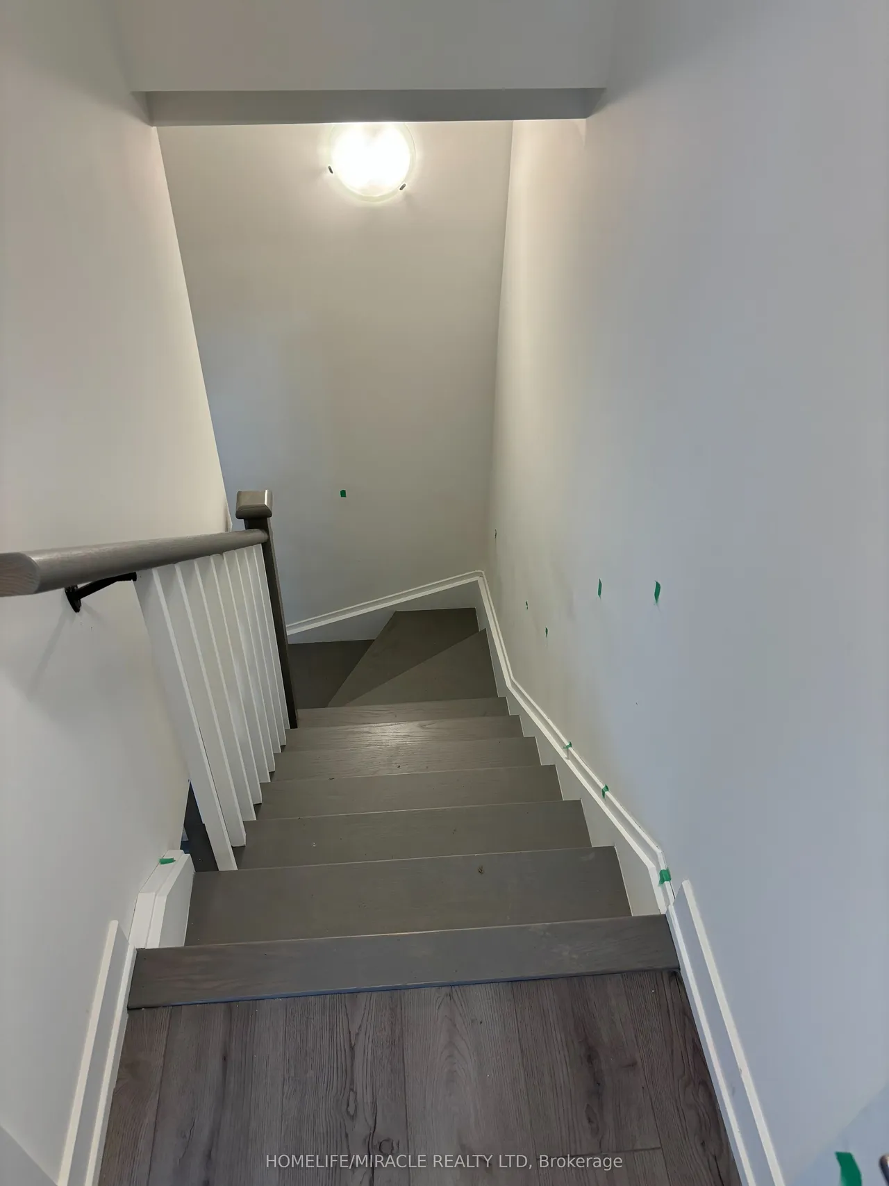 861 Sheppard Avenue W — photo 2