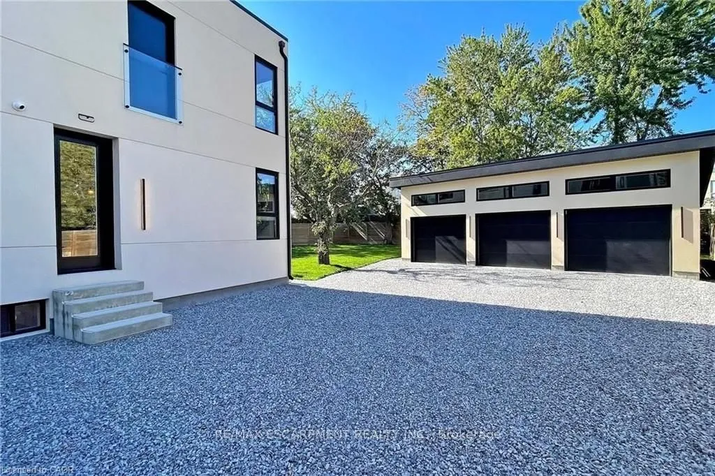 28 Dunsmore Gardens — photo 27