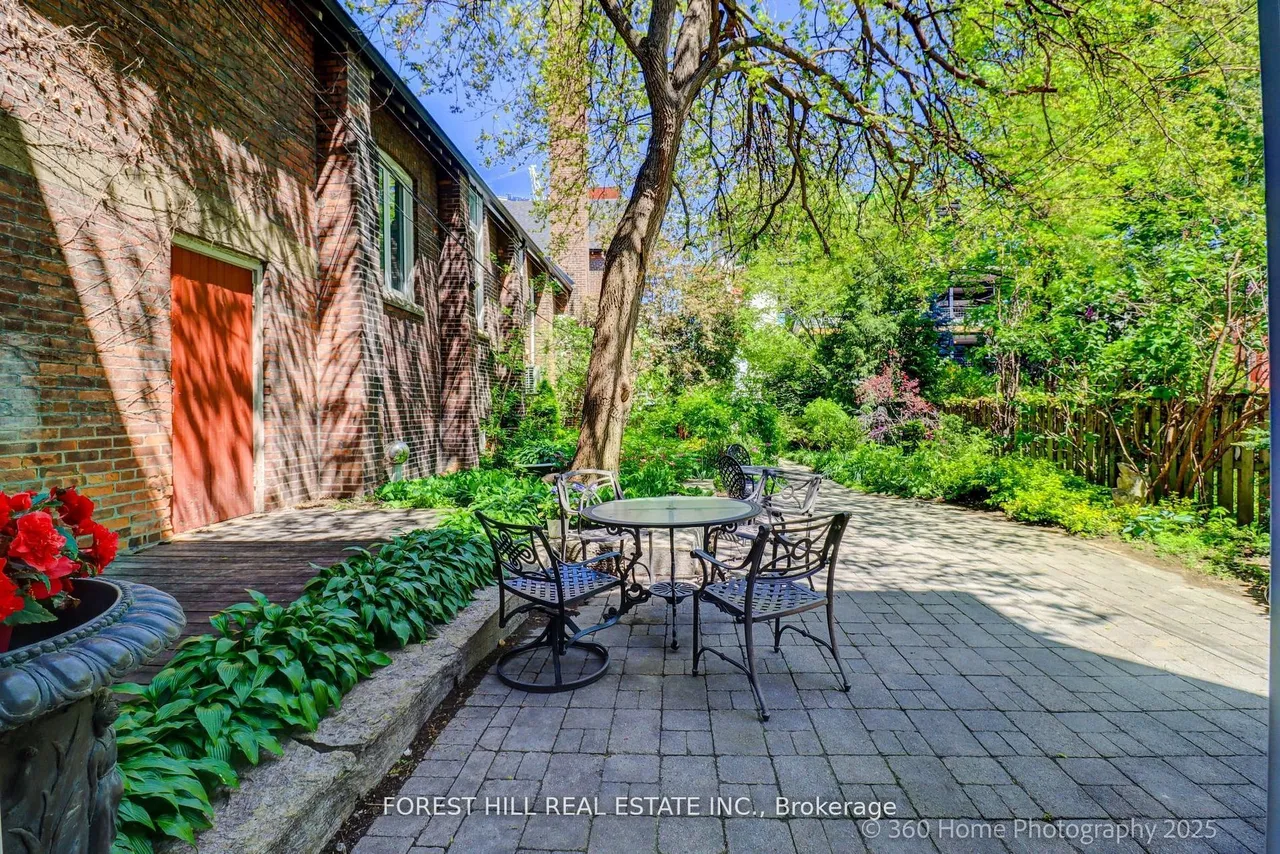 379 Huron Street — photo 14