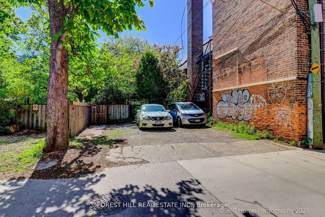 379 Huron Street — photo 15
