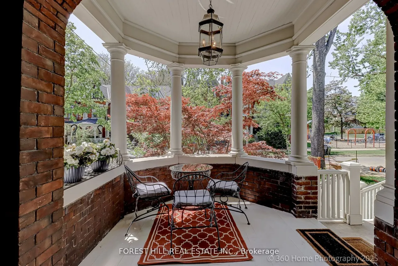 379 Huron Street — photo 2