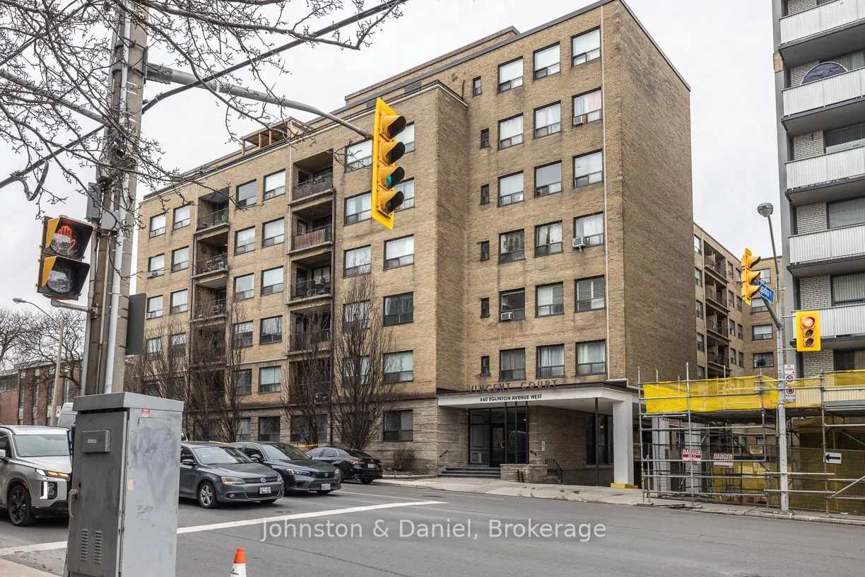 660 W Eglinton Avenue W — photo 18