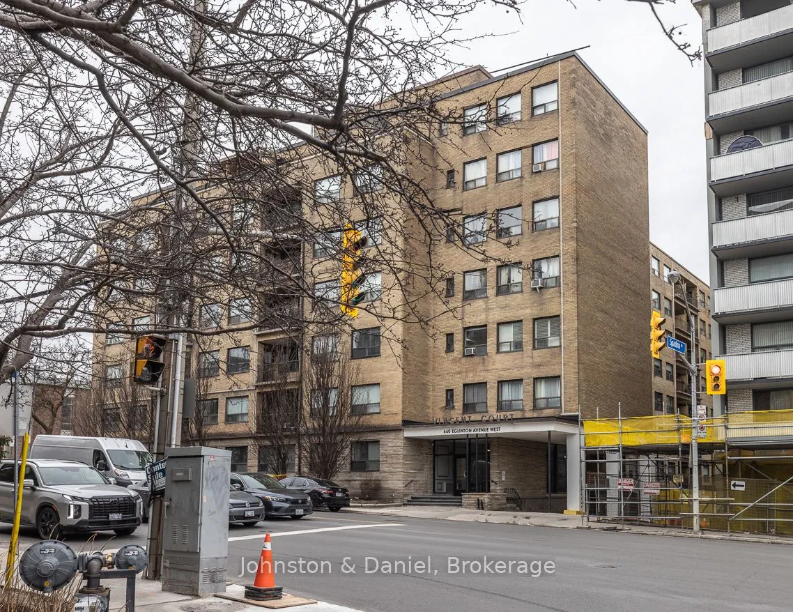 660 W Eglinton Avenue W — photo 17