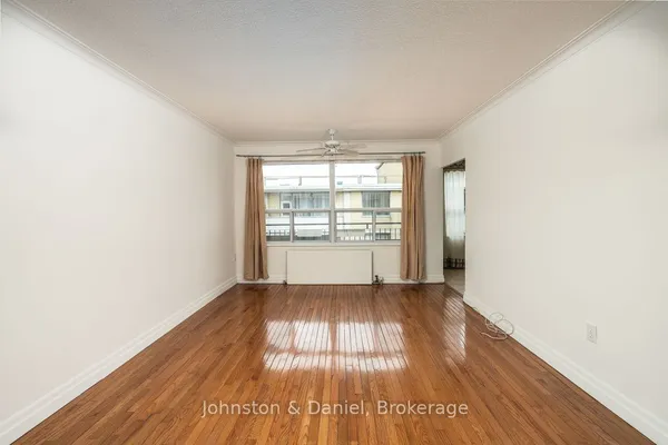660 W Eglinton Avenue W — photo 2