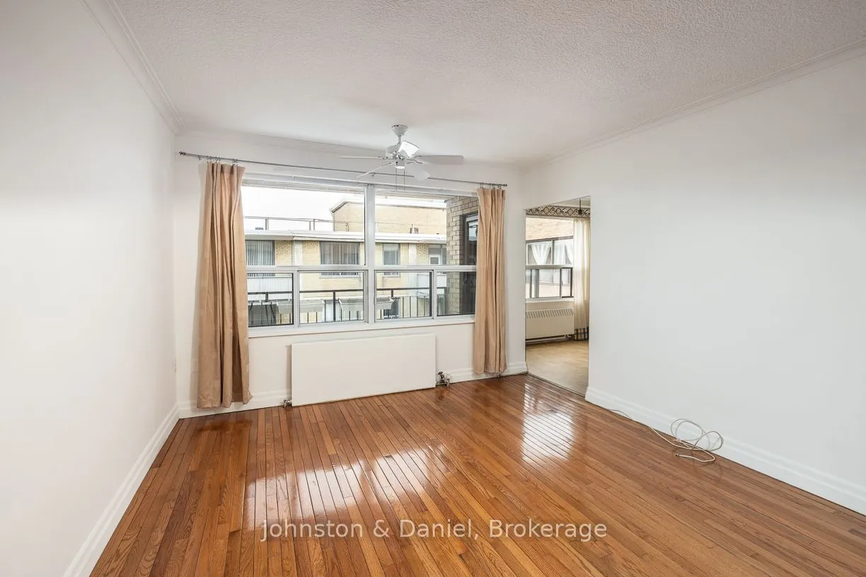 660 W Eglinton Avenue W — photo 3