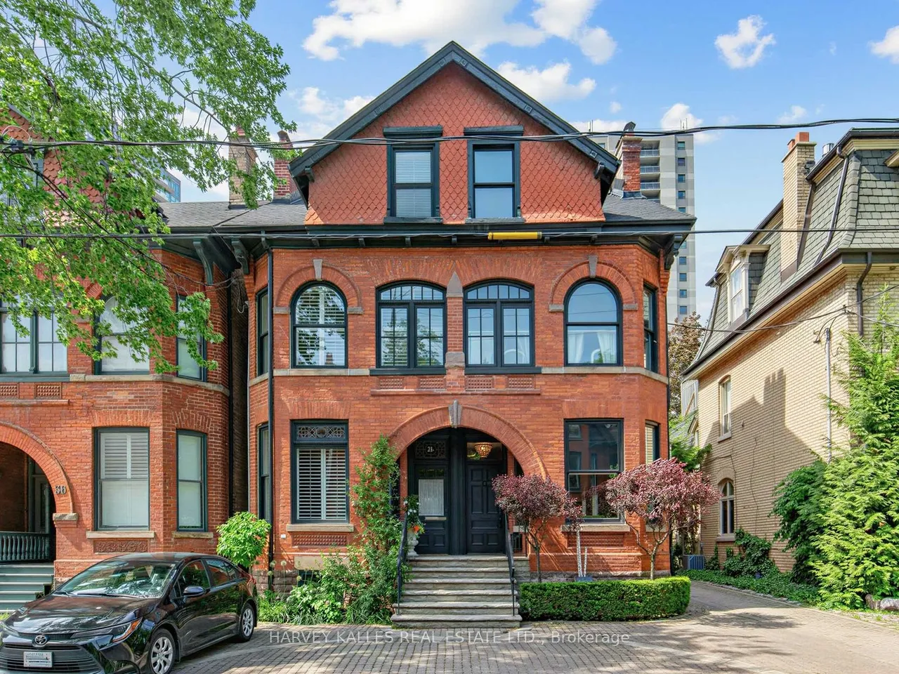 32 Bernard Avenue