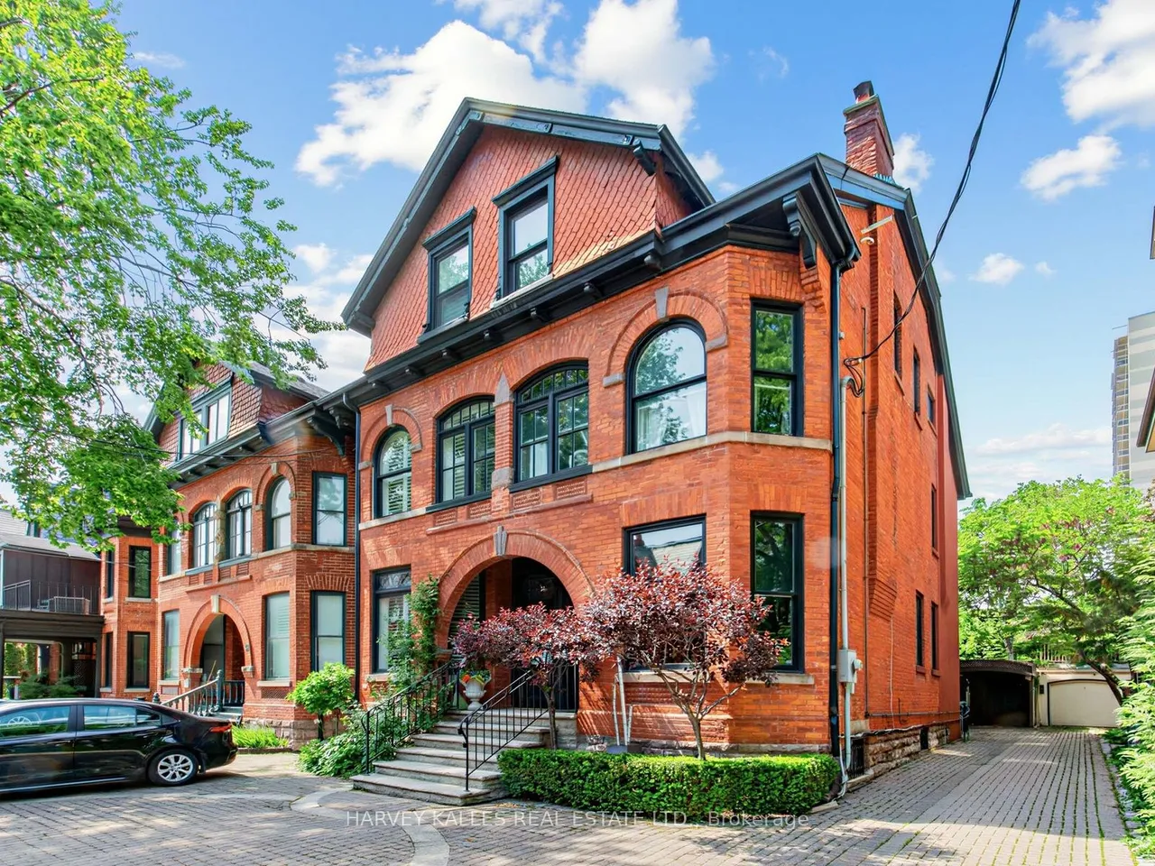 32 Bernard Avenue — photo 3