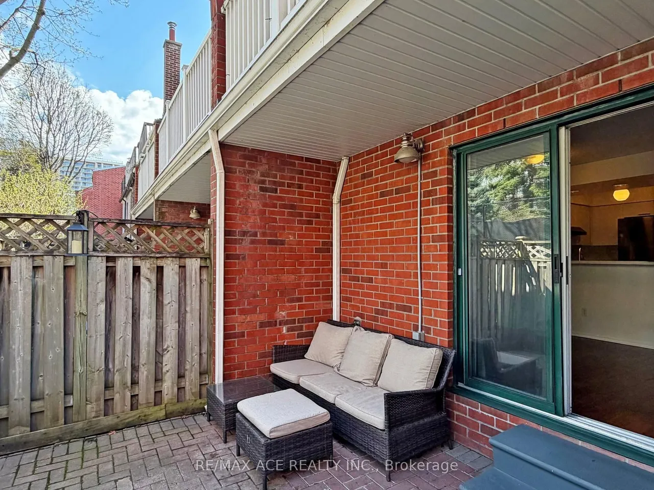 660B Wellington Street W — photo 18