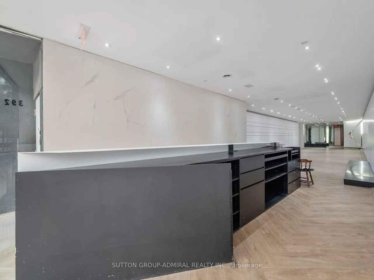392 Eglinton Avenue W — photo 3