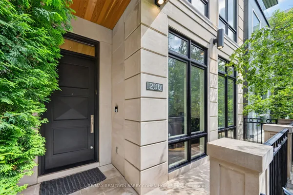20B Woodlawn Avenue W — photo 2