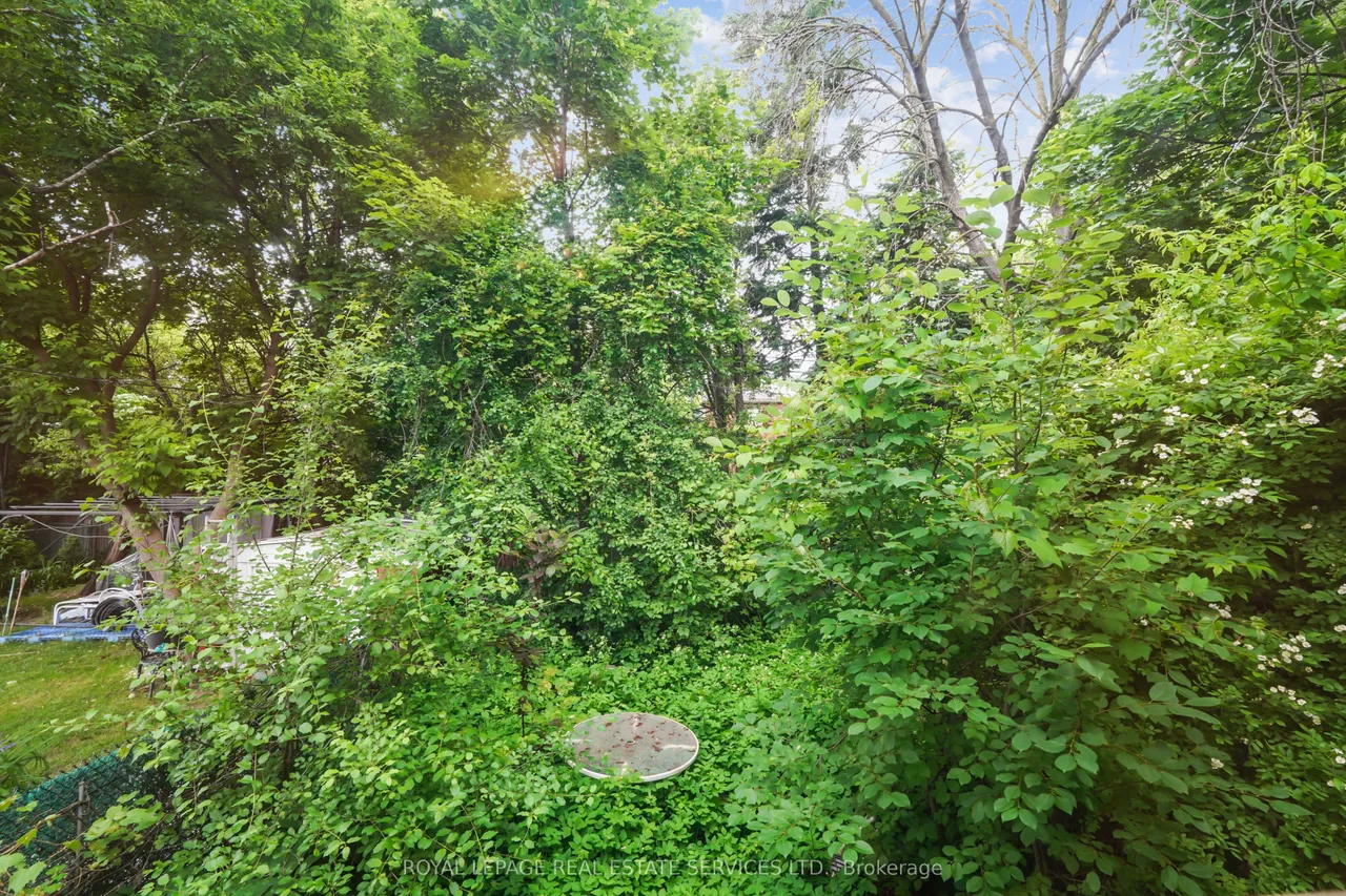 326 Lawrence Avenue W — photo 26