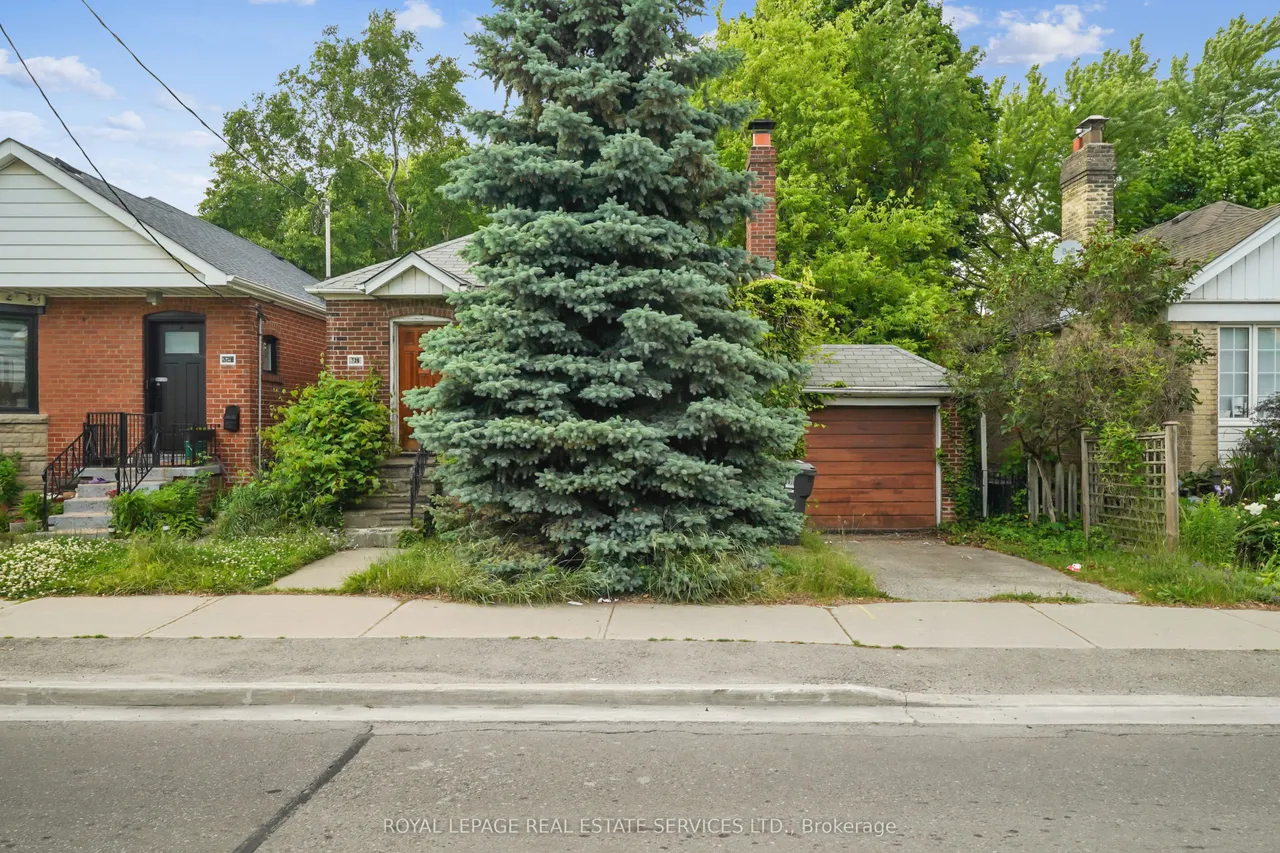 326 Lawrence Avenue W — photo 3