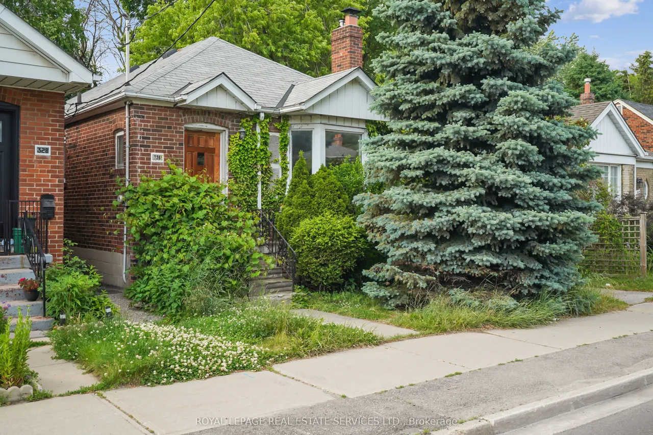 326 Lawrence Avenue W — photo 2
