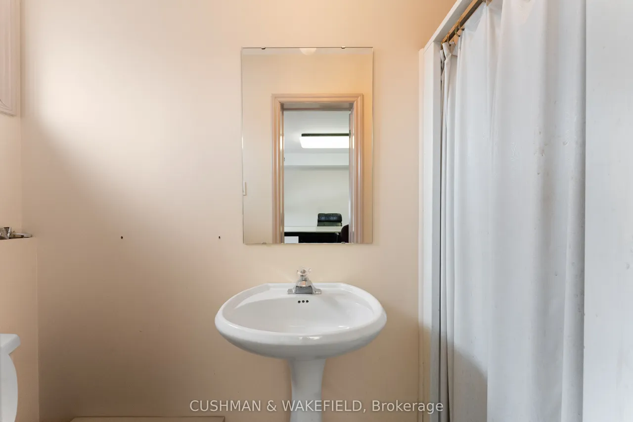2823 Bathurst Street — photo 21
