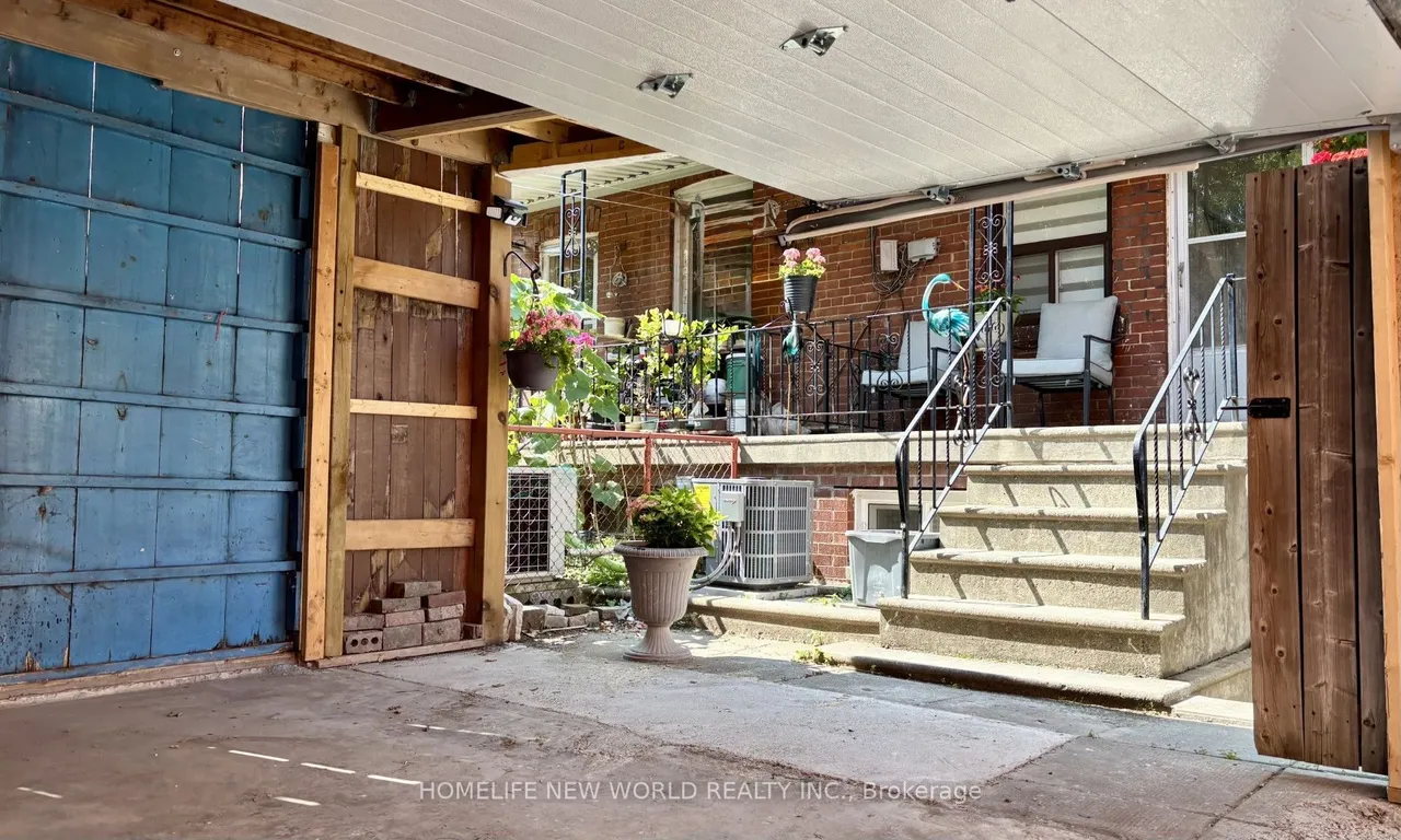 509 Dupont Street — photo 30
