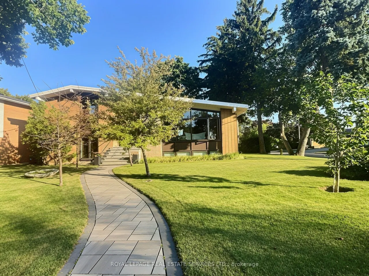 33 Blue Forest Drive — photo 2