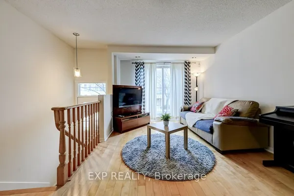 28 Sommerset Way — photo 2