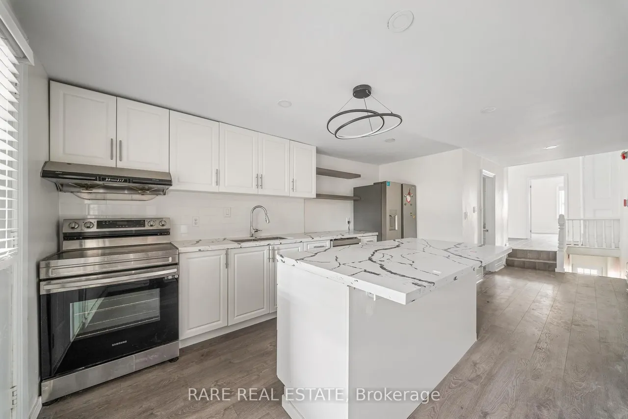200 Bathurst Street — photo 2