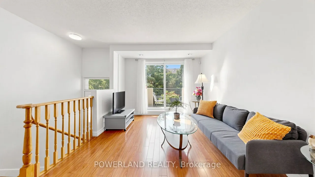28 Sommerset Way — photo 3