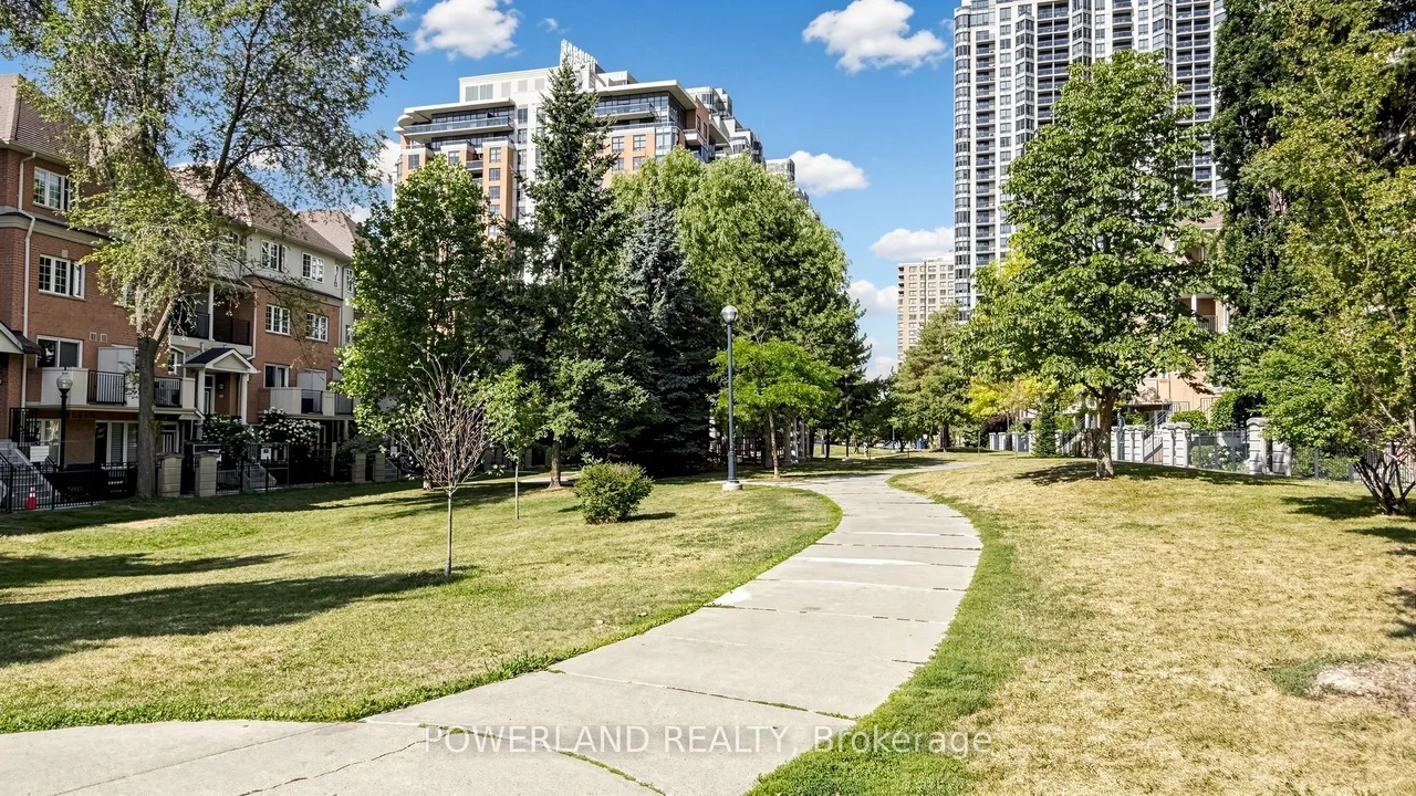 28 Sommerset Way — photo 23