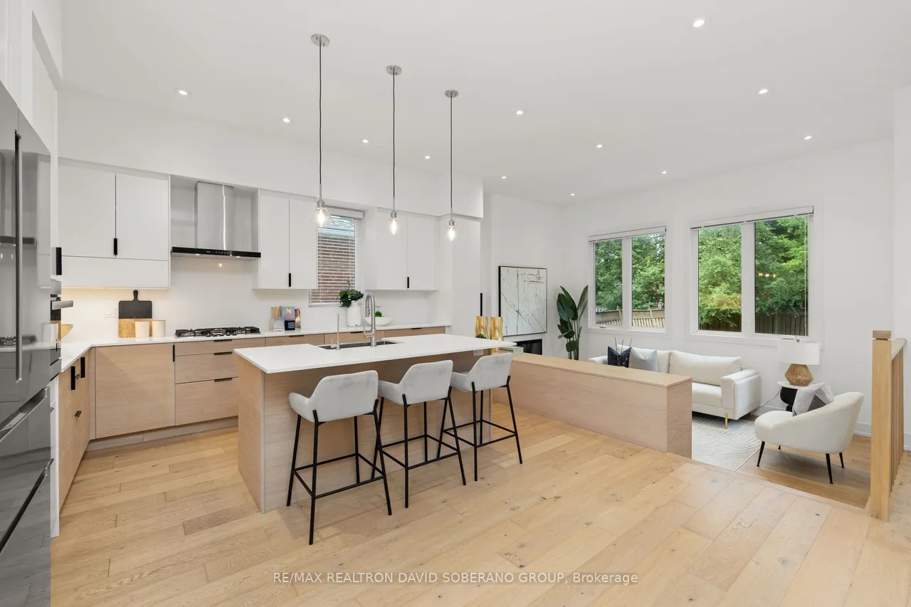 11 Barclay Road — photo 3