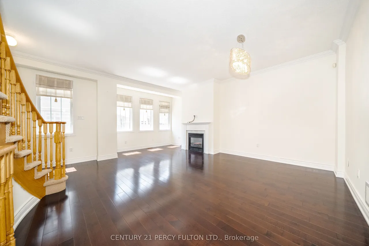 22 William Poole Way — photo 2