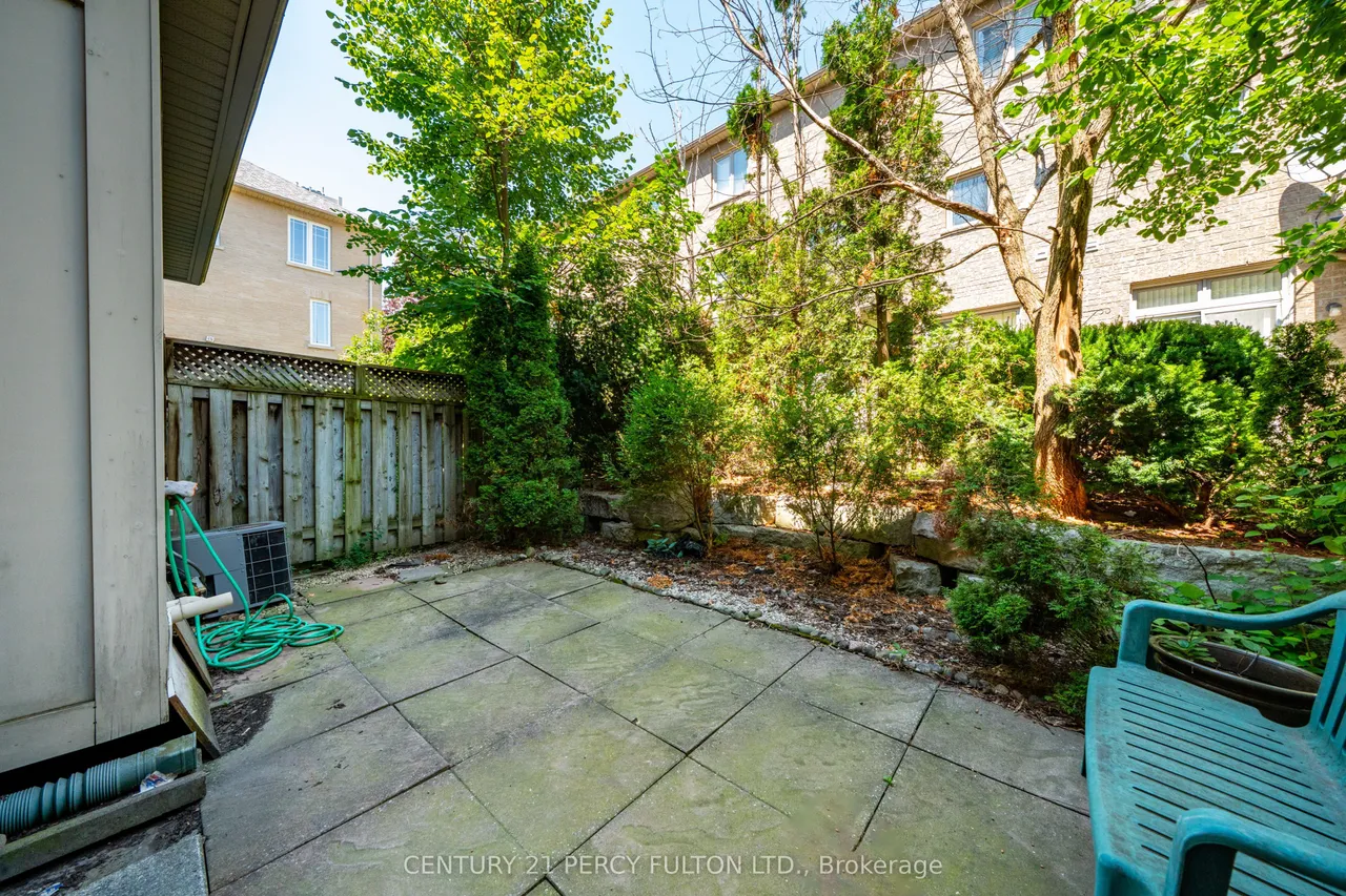 22 William Poole Way — photo 32