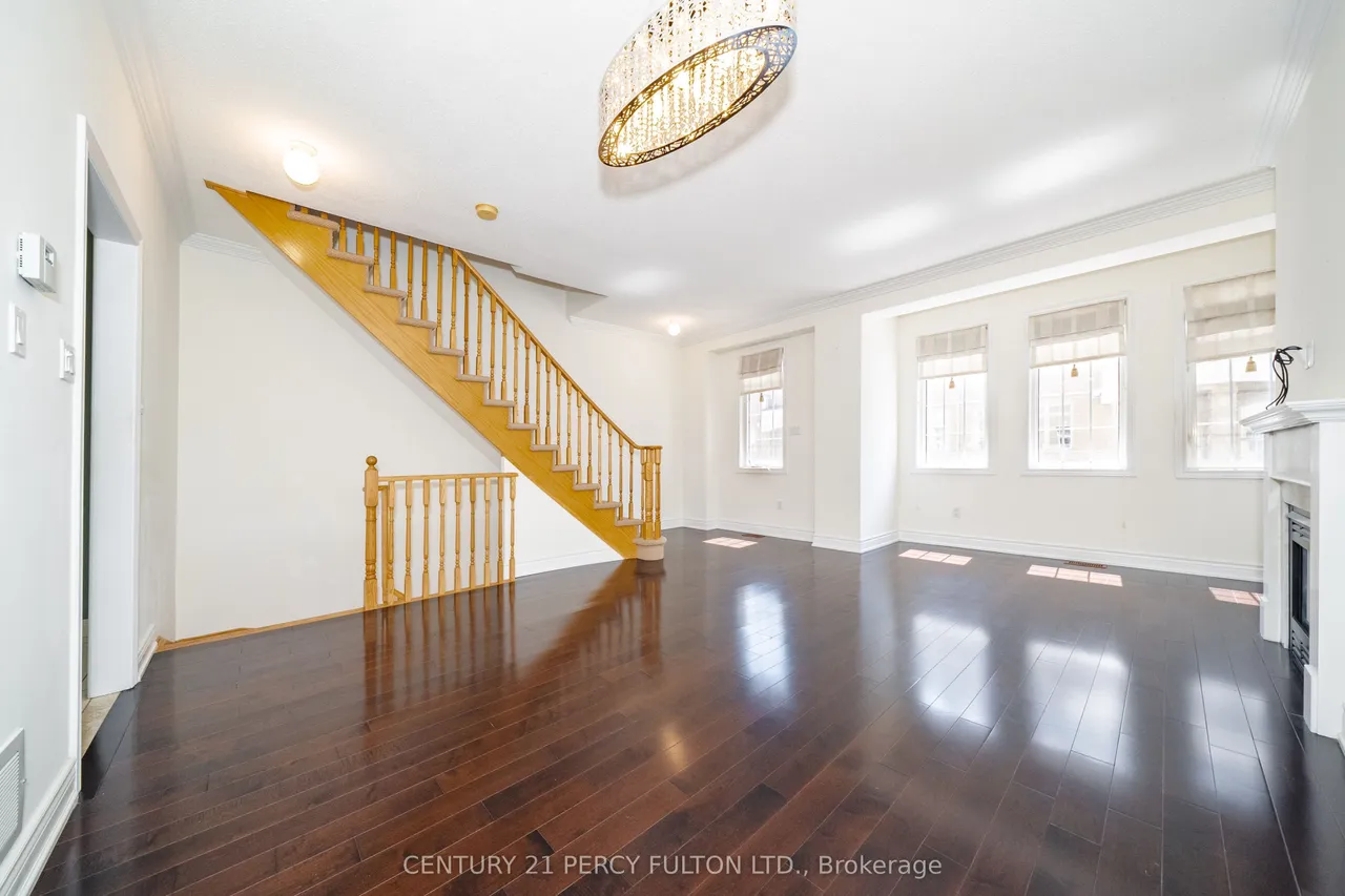 22 William Poole Way — photo 3