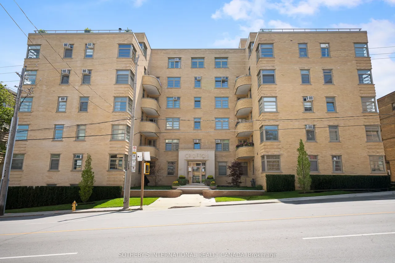717 Eglinton Avenue W — photo 10
