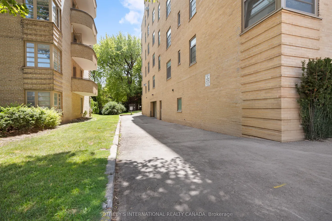 717 Eglinton Avenue W — photo 11