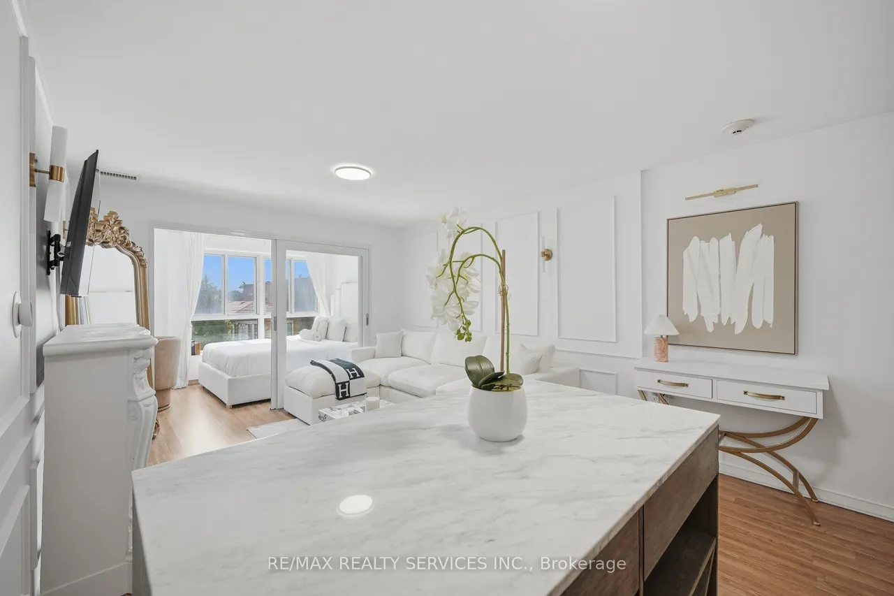 15 Maplewood Avenue — photo 3