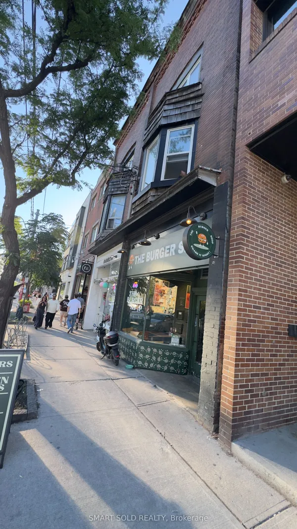 960 Queen Street W