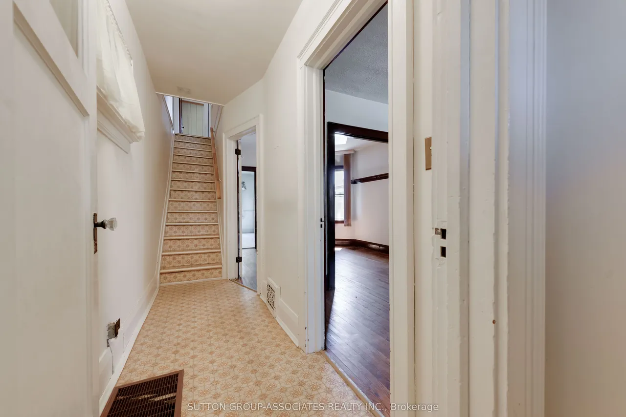 155 Earlsdale Avenue — photo 2