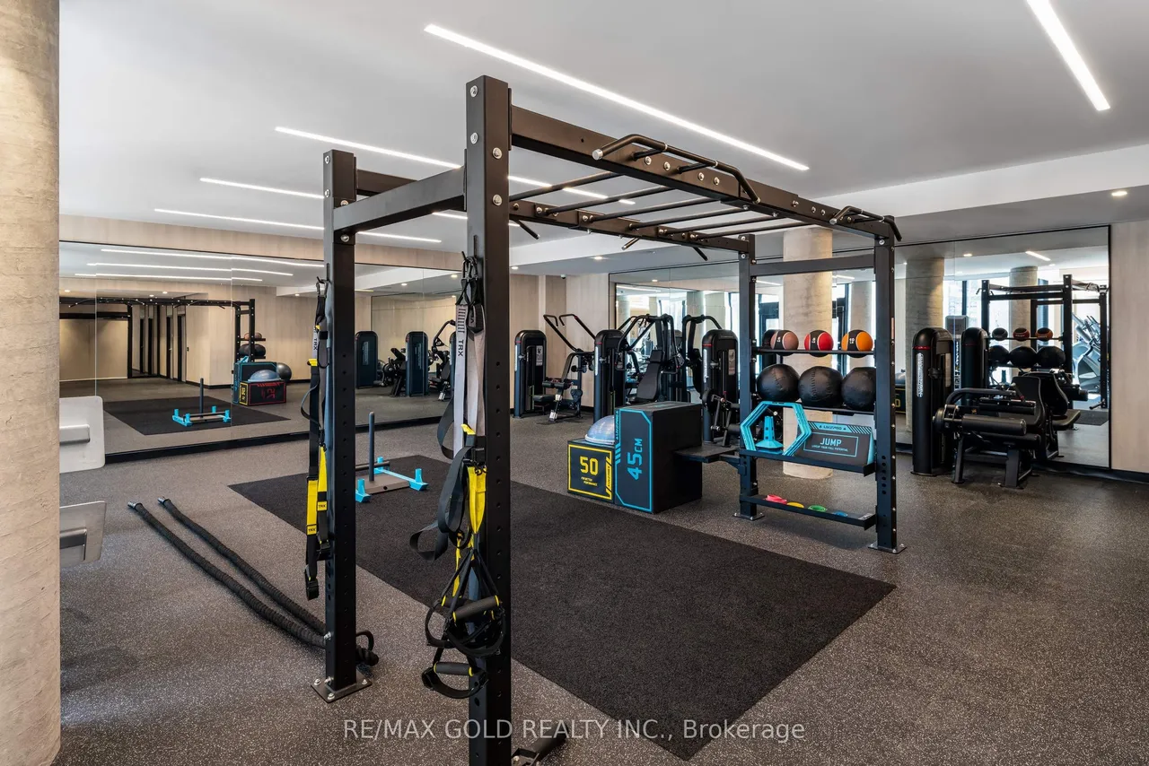 2020 Bathurst Street — photo 45