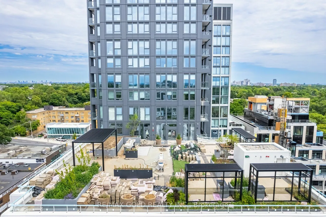 2020 Bathurst Street — photo 46