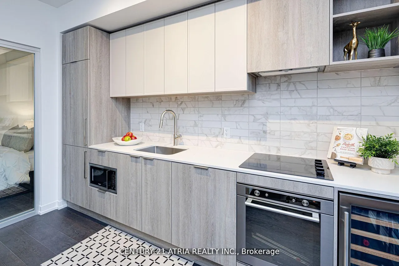2020 Bathurst Street — photo 2