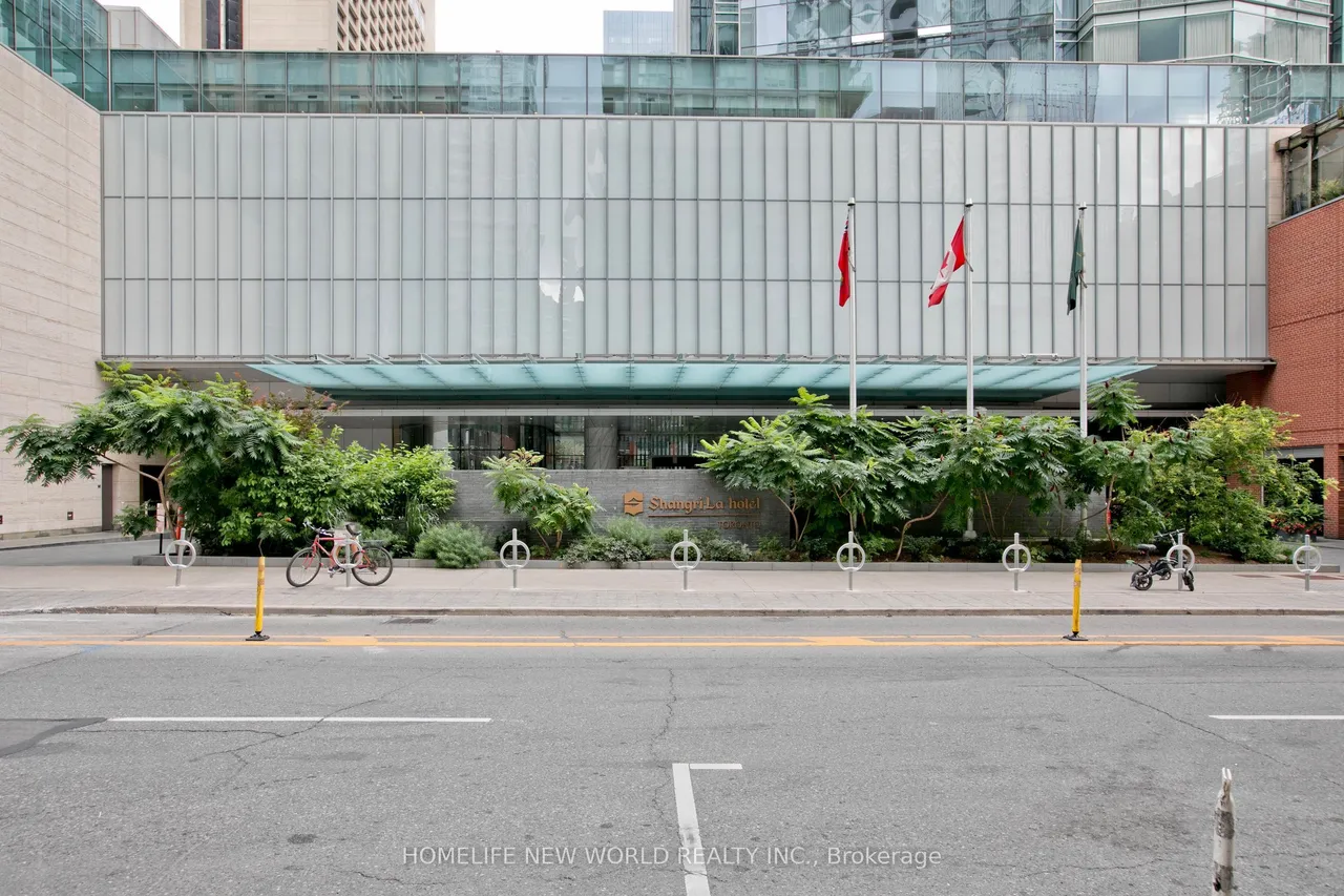 180 University Avenue — photo 3