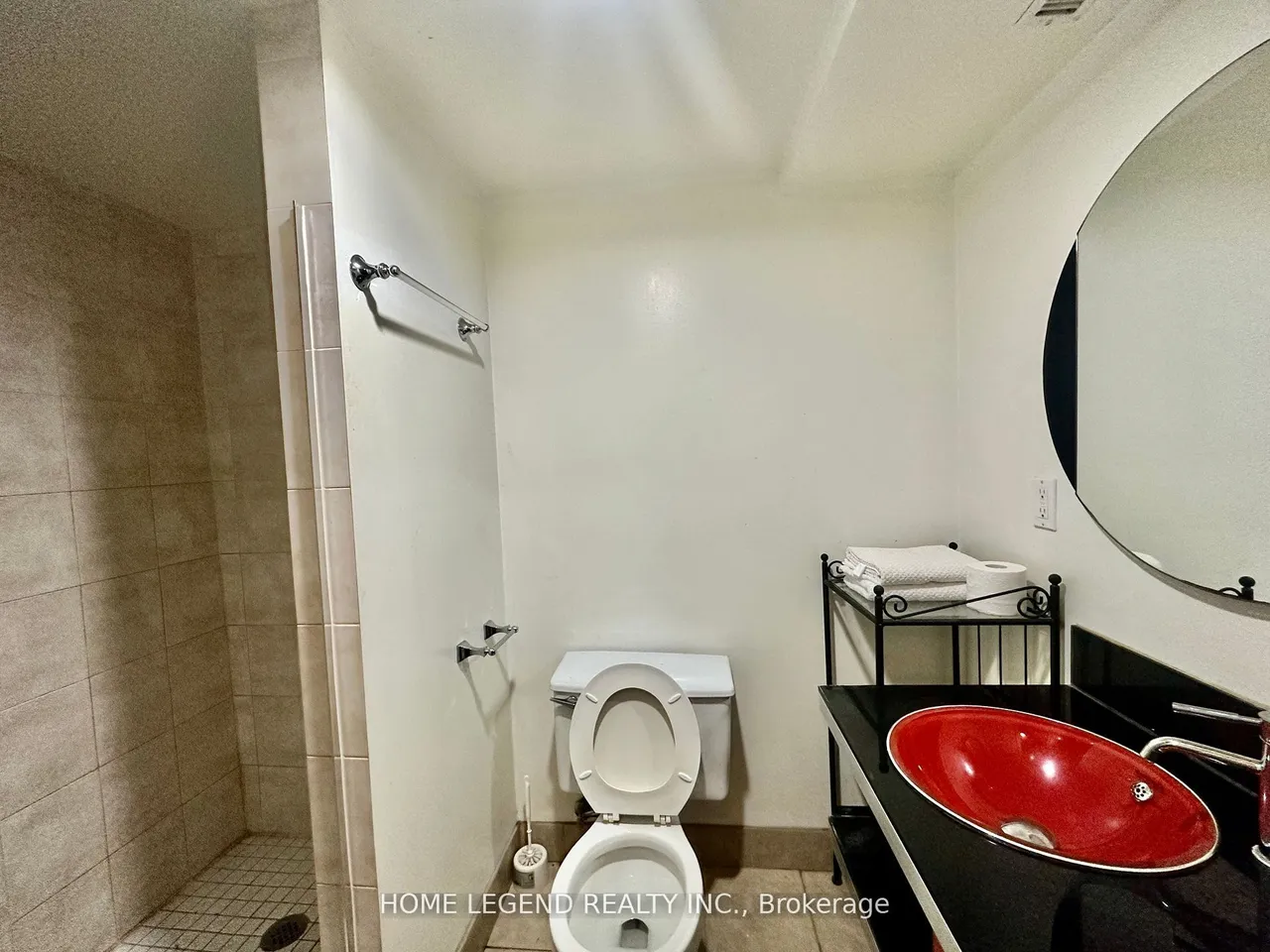 374 College Street — photo 10
