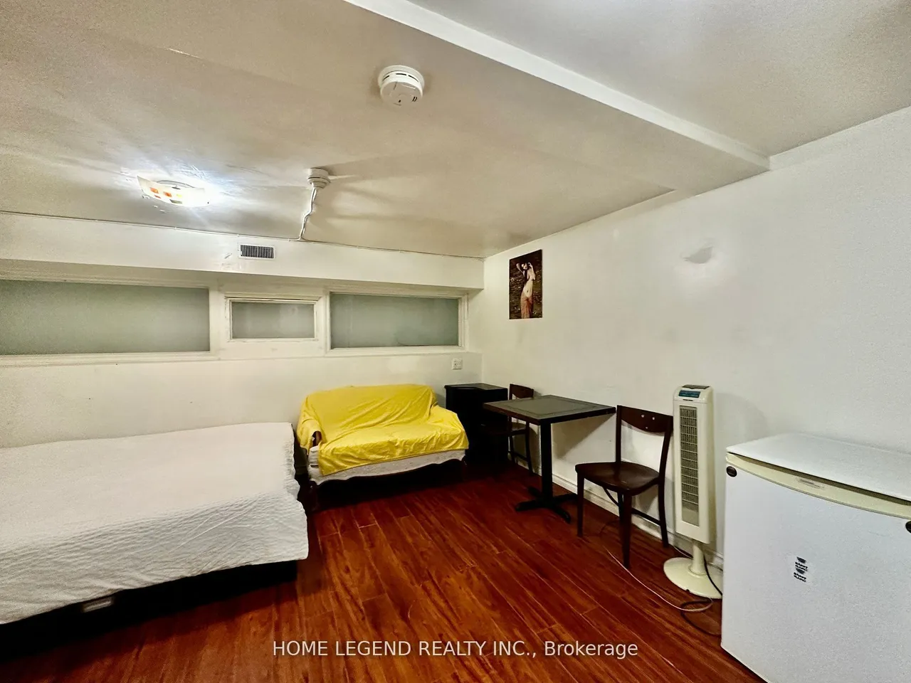 374 College Street — photo 9
