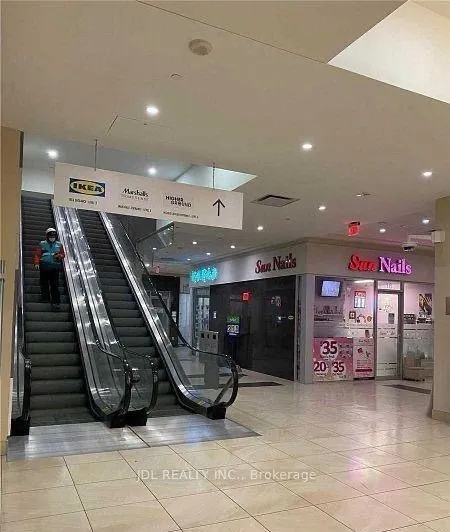 384 Yonge Street — photo 3