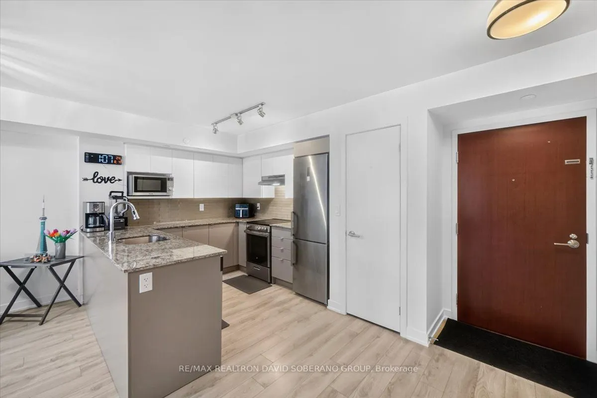 112 Varna Drive — photo 3