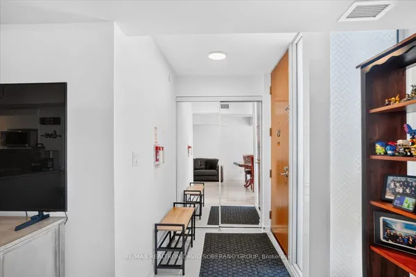 112 Varna Drive — photo 2