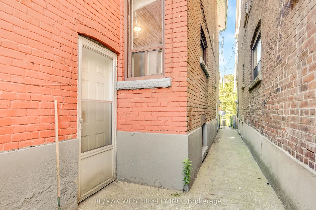 649 Crawford Street N — photo 3