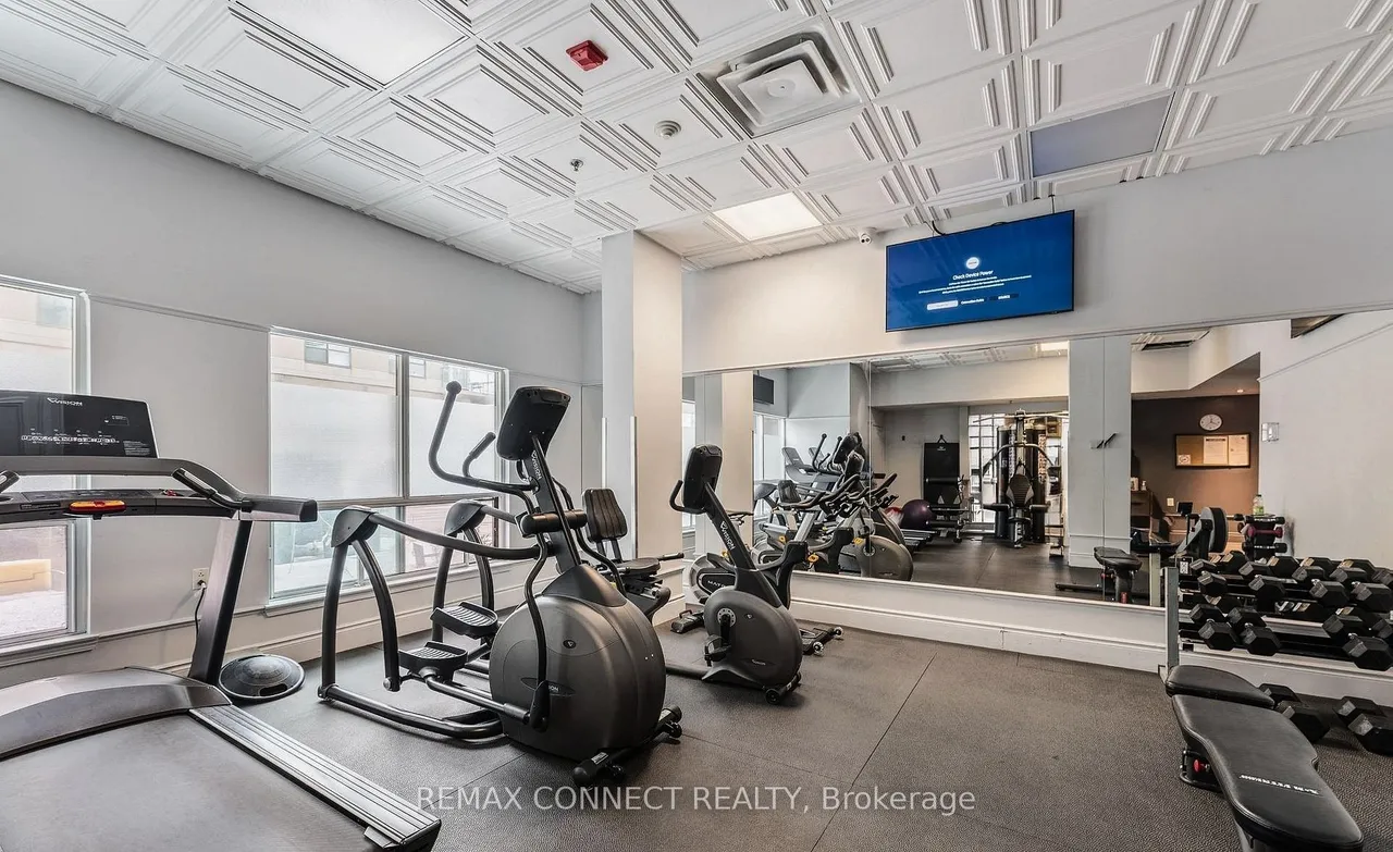 890 Sheppard Avenue W — photo 45