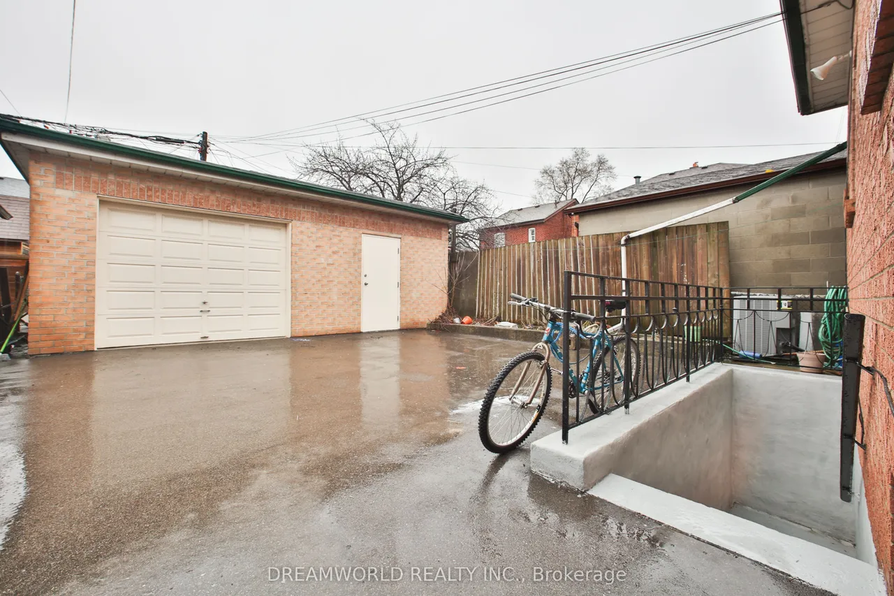 403 Northcliffe Boulevard — photo 38