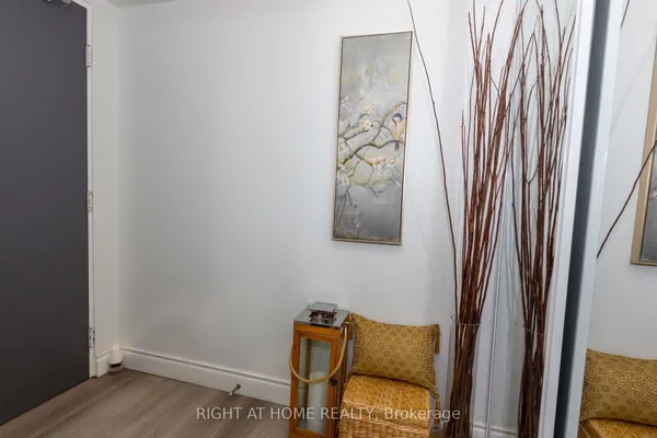 1881 Jane Street — photo 2